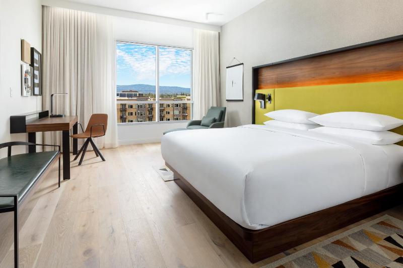 One-Bedroom King Suite image 2