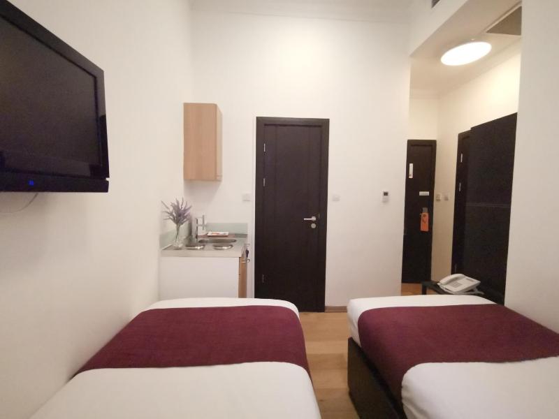 Twin Room image 1