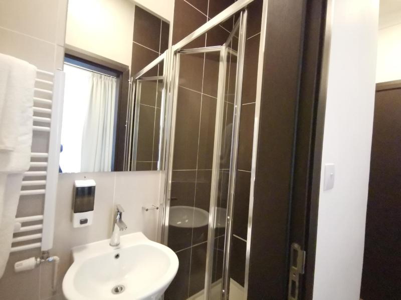 Economy Double Room image 3