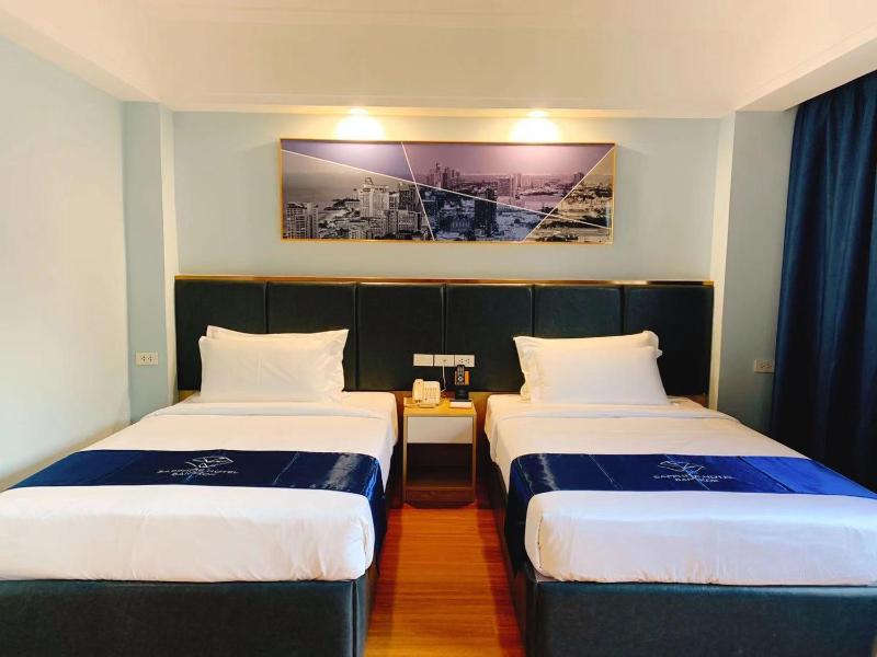 Standard Twin Room image 1