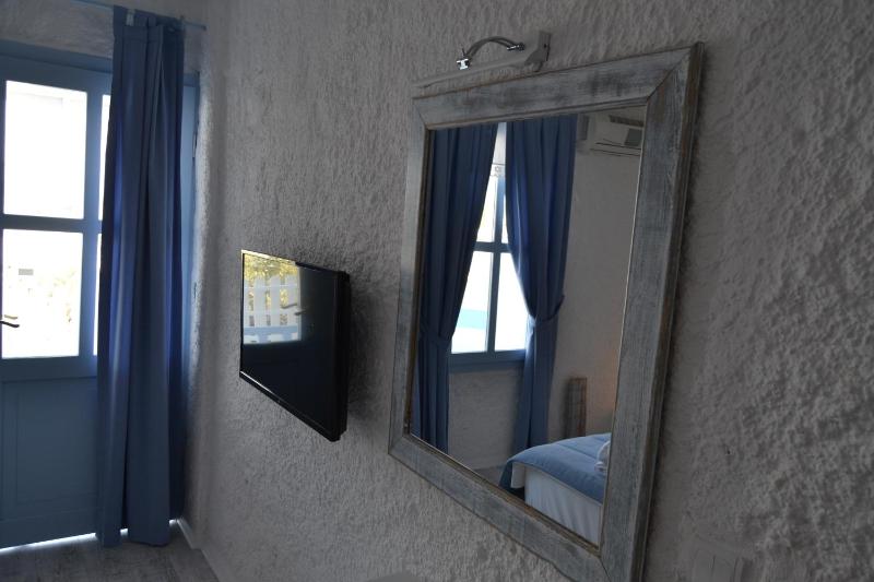 Triple Room with Balcony image 2