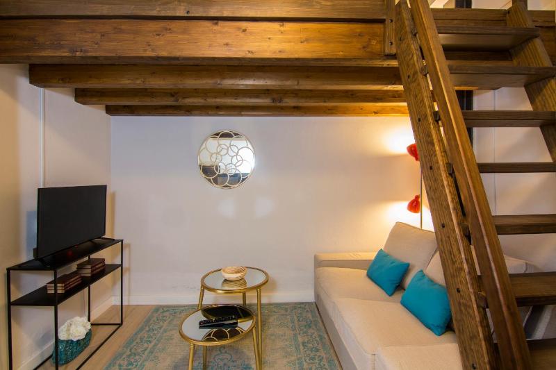 Studio - Split Level image 3