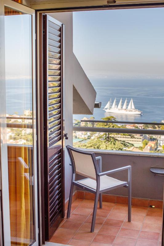Double Room with Sea View image 1