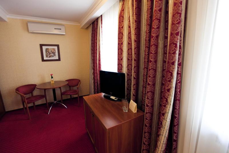 Economy Double Room image 4