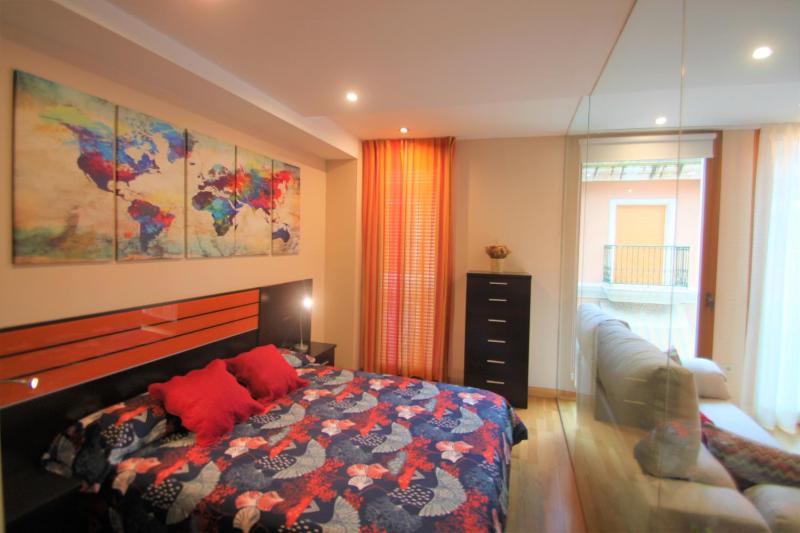 Modern CasaTuris Apartment with Castle Views A131 - image 1