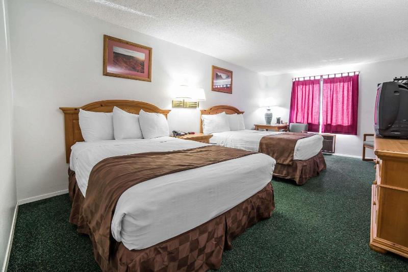 Standard Double Room with Two Double Beds - Non Smoking image 2