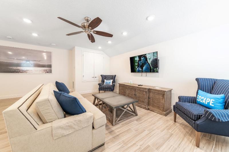 Seven-Bedroom House image 3