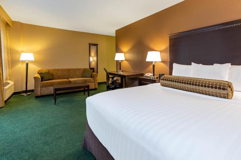 La Quinta Inn & Suites by Wyndham Seattle Downtown - image 2