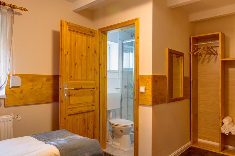Standard Double Room image 3