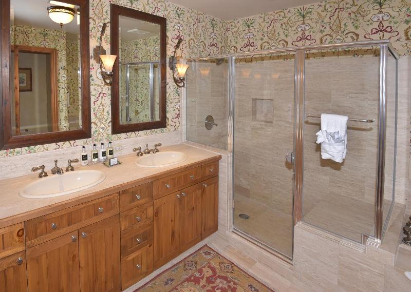 Bright Ski in out Condo 3Br 35Ba - image 35