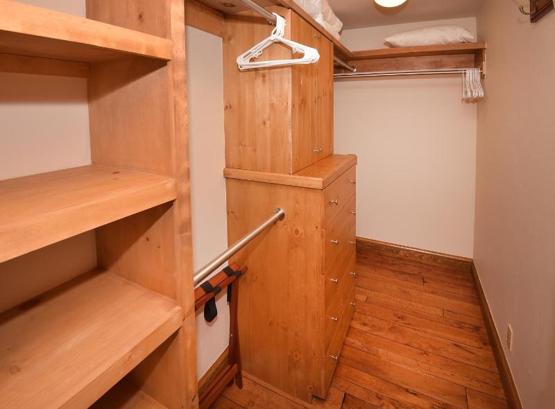 Bright Ski in out Condo 3Br 35Ba - image 7