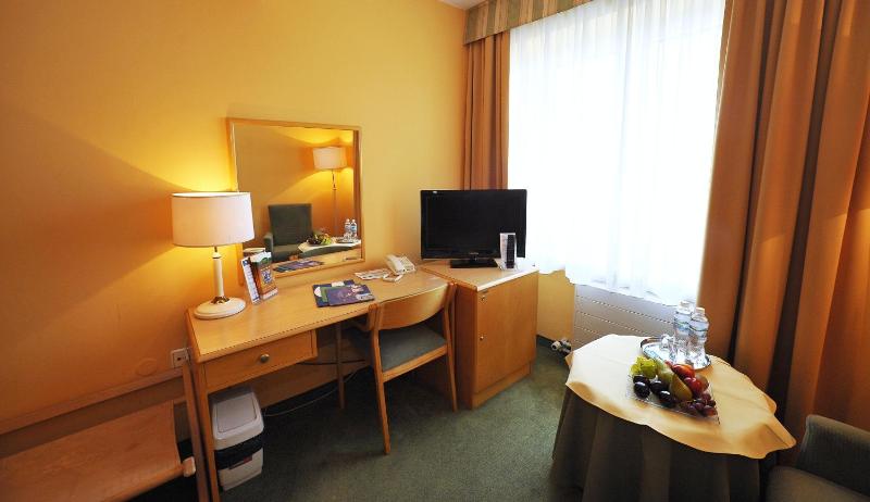 Single Room image 4