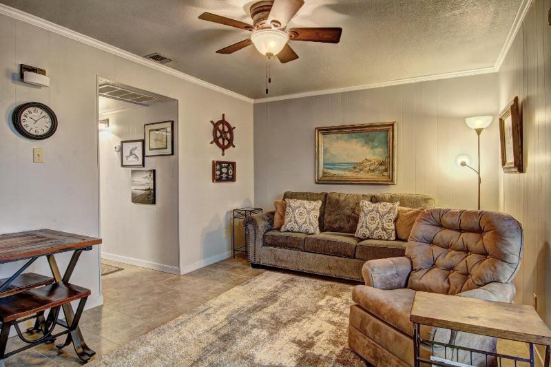 One-Bedroom Apartment image 3
