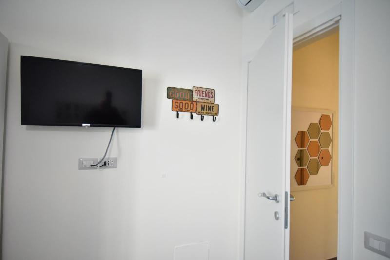 Large Double or Twin Room image 3