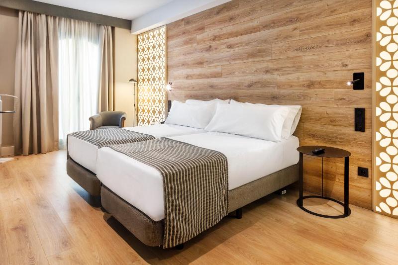 Deluxe Double or Twin Room with Spa Access image 3