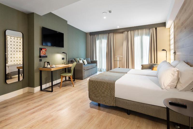 Deluxe Double or Twin Room with Spa Access image 4