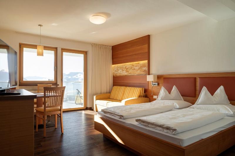 Superior Double Room with Balcony image 1