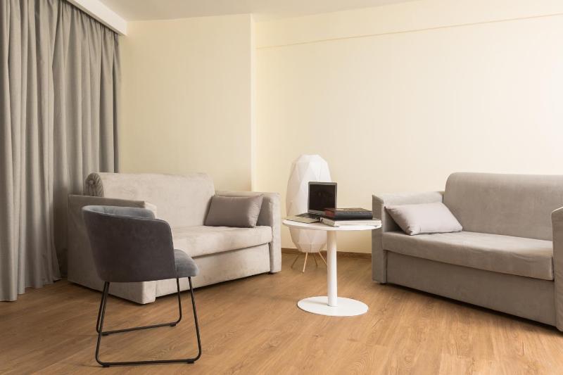 Deluxe Suite image 3