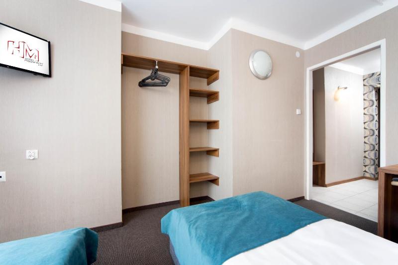 Standard Twin Room image 3