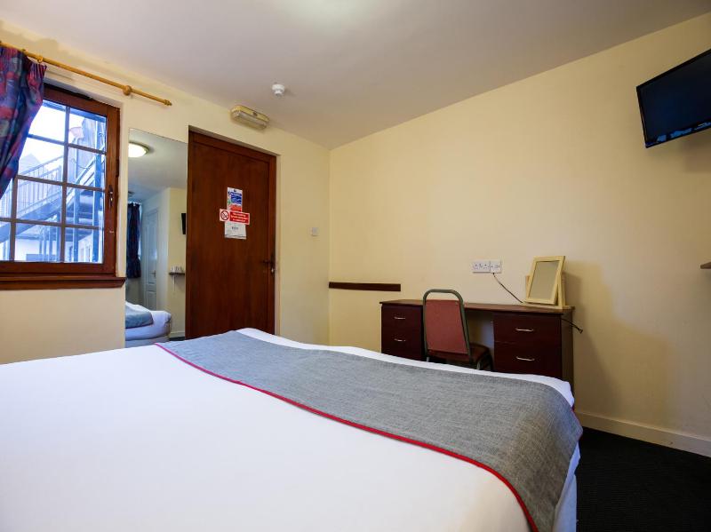 Standard Double Room image 4