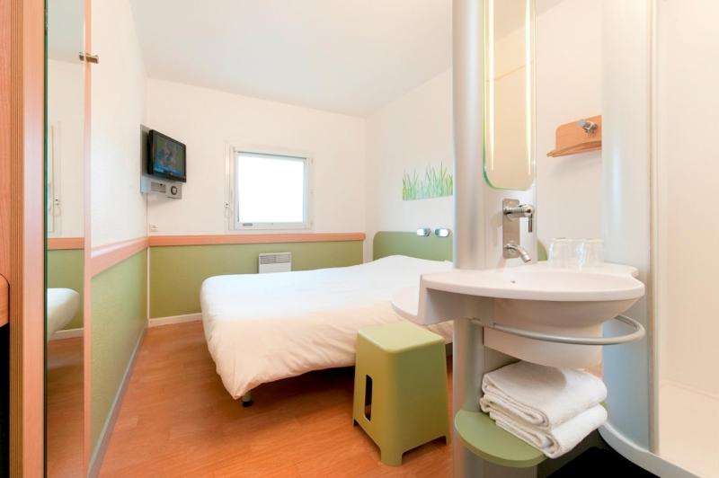 Classic Double Room image 2