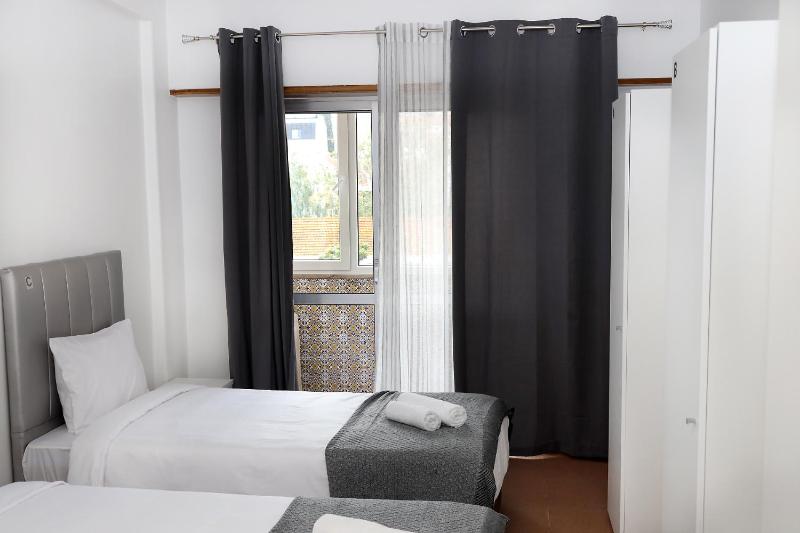 Triple Room with Shared Bathroom image 4