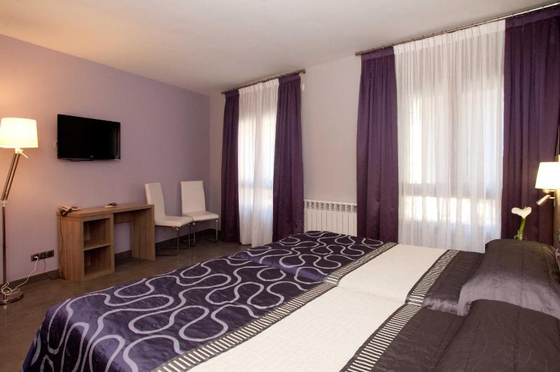 Comfort Double or Twin Room with Extra Bed image 2