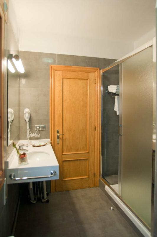 Standard Double Room with Extra Bed image 1