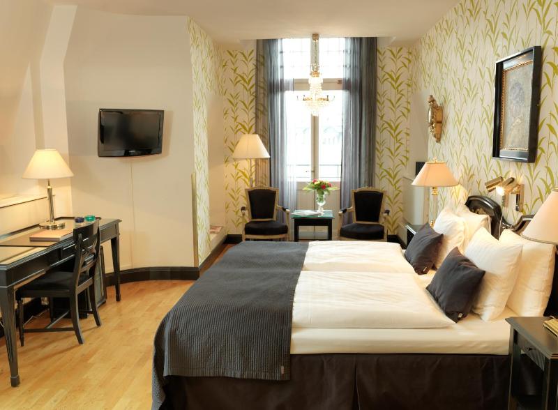 Deluxe Double Room image 3