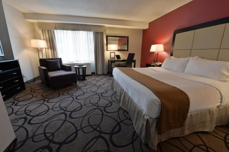 Standard King Room image 2