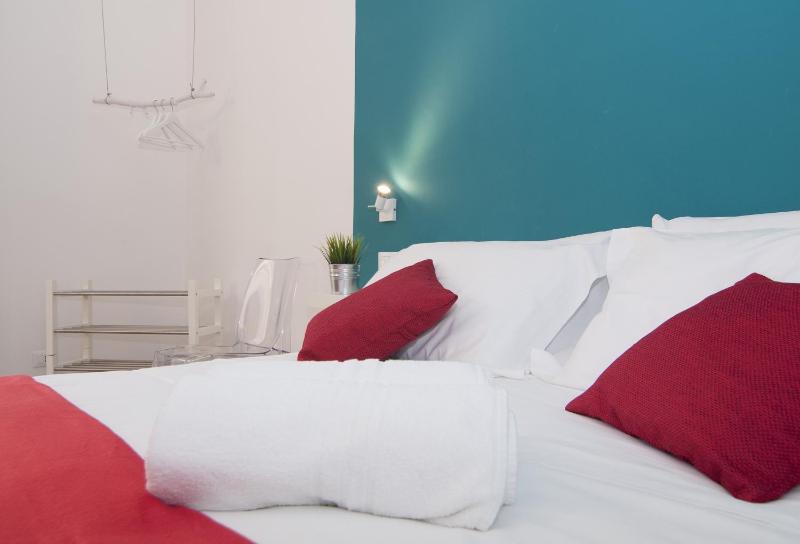 Double or Twin Room image 4