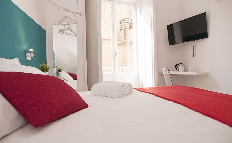 Economy Double Room image 4