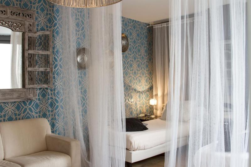 Agadir Twin Room (Private bathroom in hallway) image 3