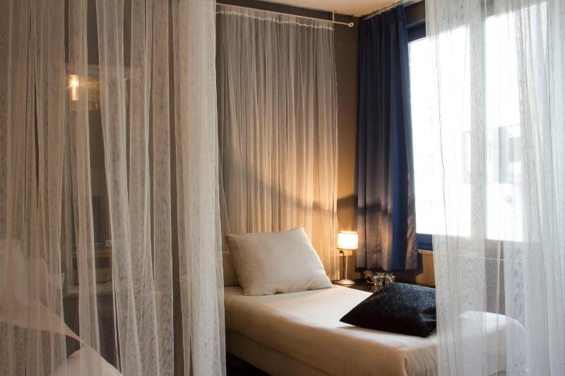Agadir Twin Room (Private bathroom in hallway) image 2