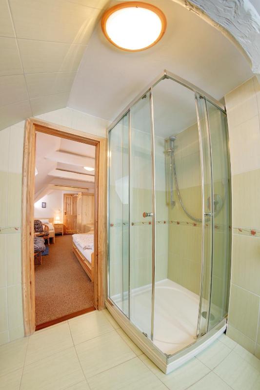 Twin Room image 4