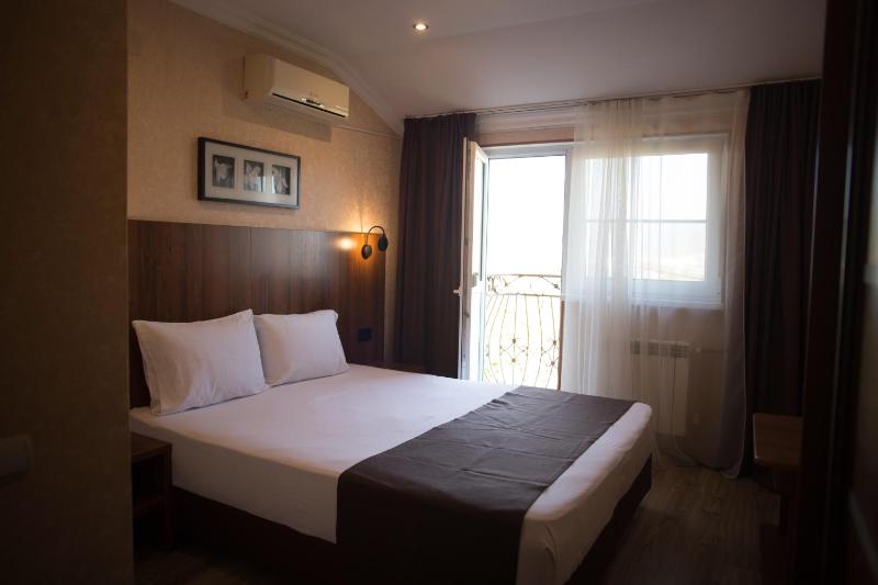 Superior Double or Twin Room image 2