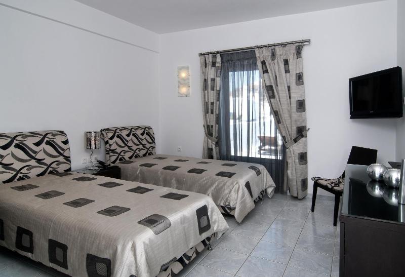 Deluxe Twin Room with Terrace image 3