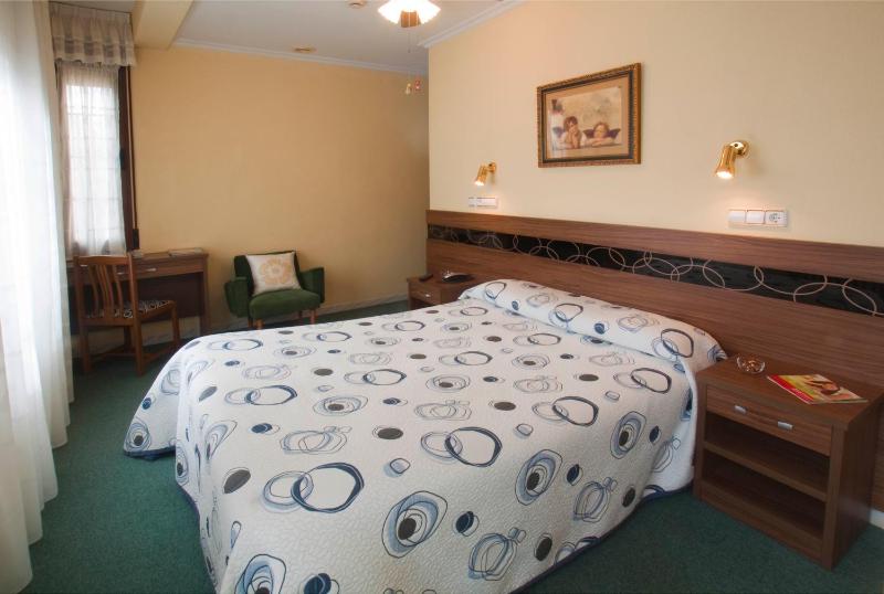Standard Queen Room image 1