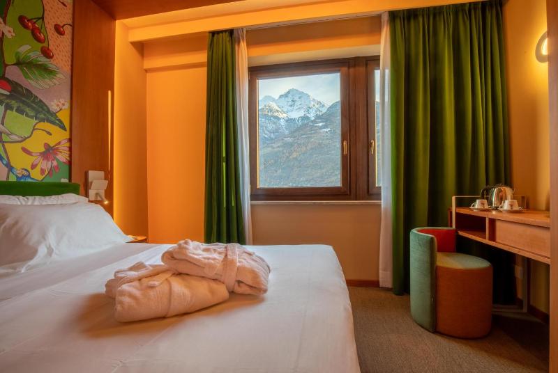 Double or Twin Room with Mountain View image 3