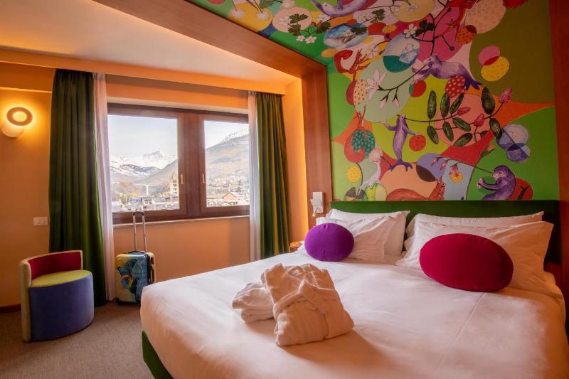 Standard Quadruple Room image 4