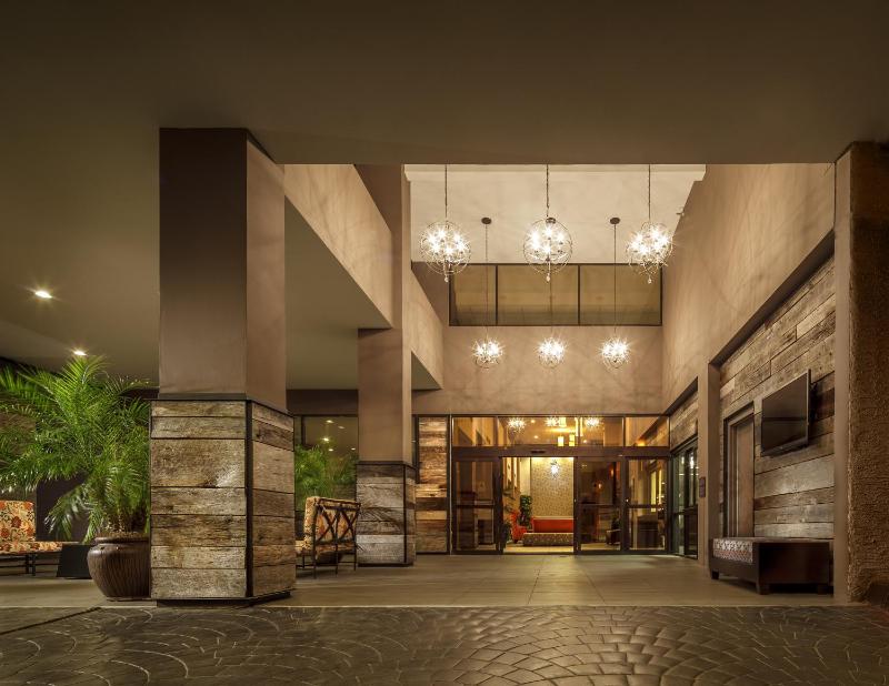 Crowne Plaza Phoenix Airport - PHX By IHG - image 2