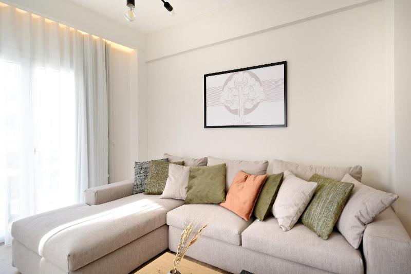 One-Bedroom Apartment image 3