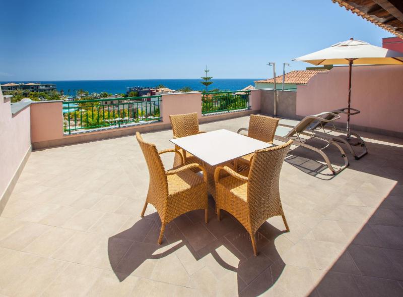 Deluxe Double Room with View image 4