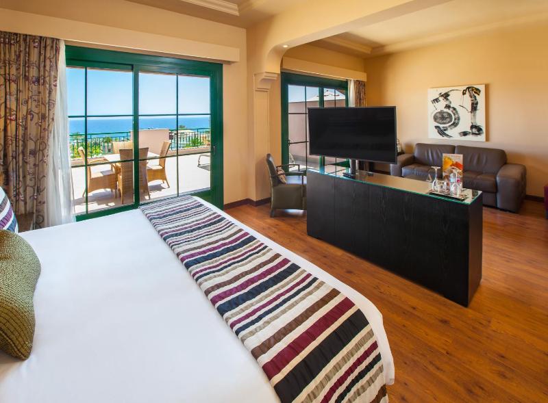 Deluxe Double Room with View image 3