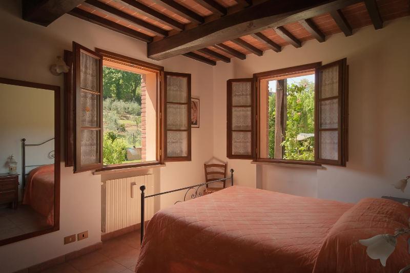 One-Bedroom Apartment image 4