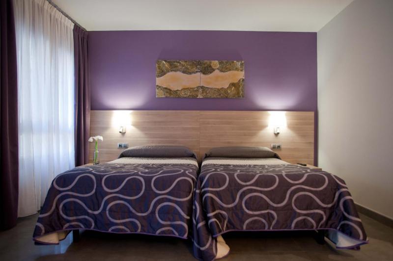 Comfort Double or Twin Room with Extra Bed image 1