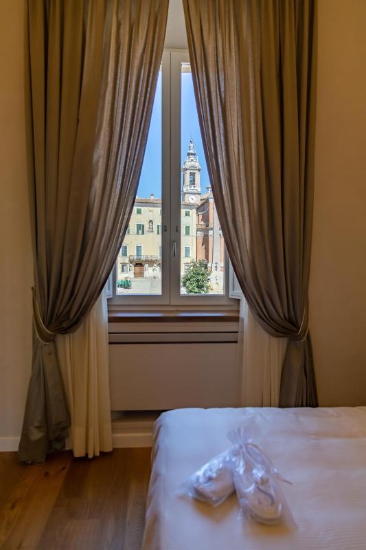 Deluxe Room image 2