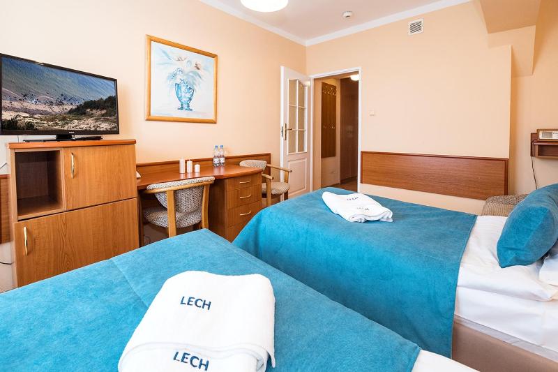 Double Room image 3