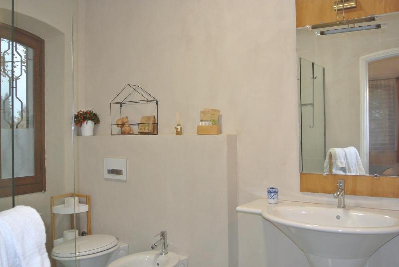Family Room image 3