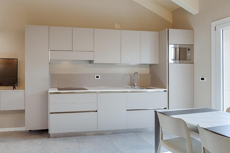 Two-Bedroom Penthouse Apartment with Terrace and Lake View image 4